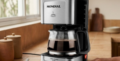 Review Mondial Dolce Arome cafeteira elétrica sobre a bancada da cozinha