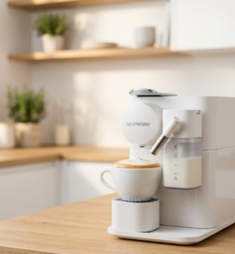Review da Nespresso Lattissima One branca com cappuccino cremoso pronto